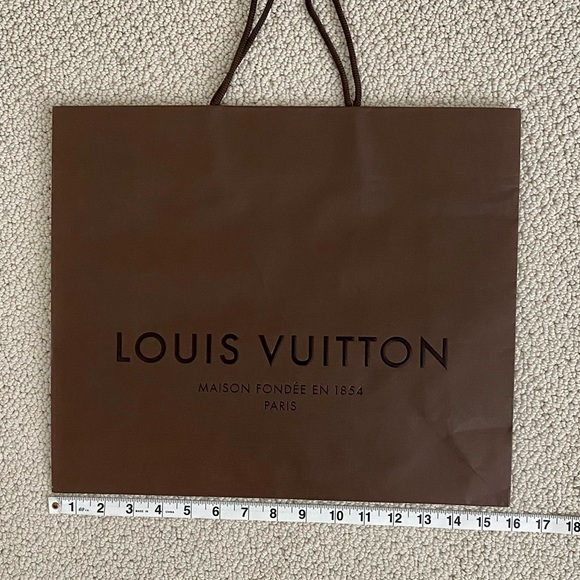 Louis Vuitton Shopping Bag - Picture 7 of 9